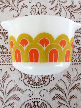 VINTAGE PYREX 1 1/2 QUART MIXING BOWL "ARCHES" ORANGE & GOLD w HANDLES, 1971 EUC